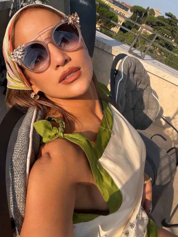 https://www.instagram.com/jlo/