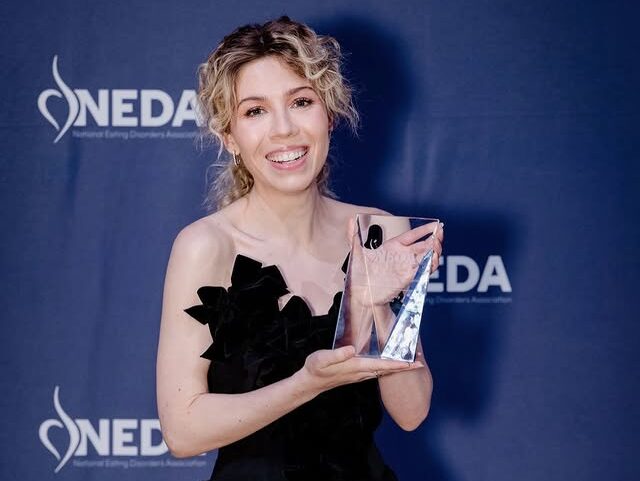 Αν ψάχνεις το επόμενο βιβλίο σου, η Jennette McCurdy του Nickelodeon έχει τη νέα πρόταση