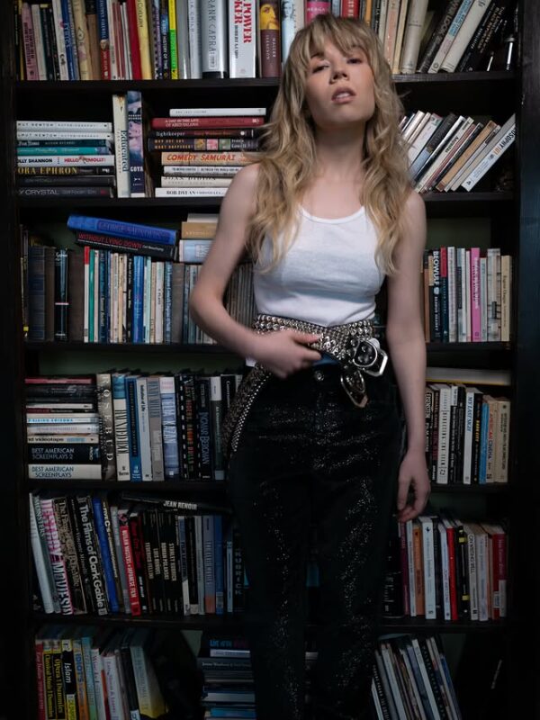 https://www.instagram.com/jennettemccurdy/