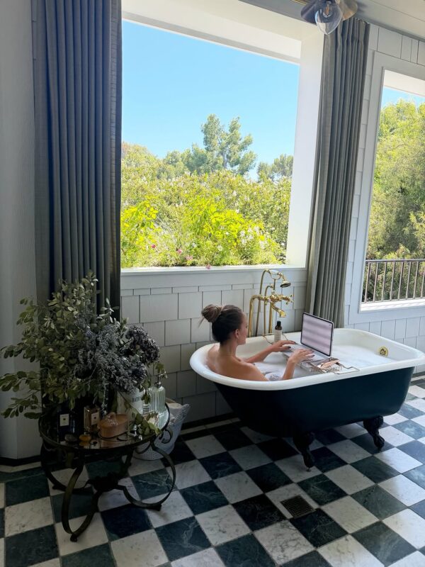 https://www.instagram.com/jlo/