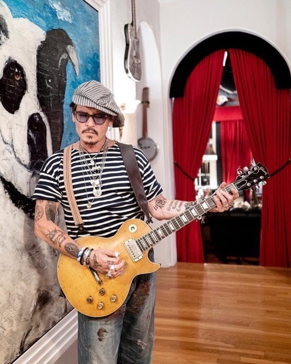 https://www.instagram.com/johnnydepp/