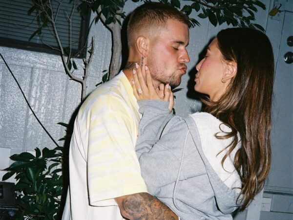 Justin Bieber & Hailey Bieber: Η φωτογραφία από τη λίμνη που φωνάζει «summer romance»