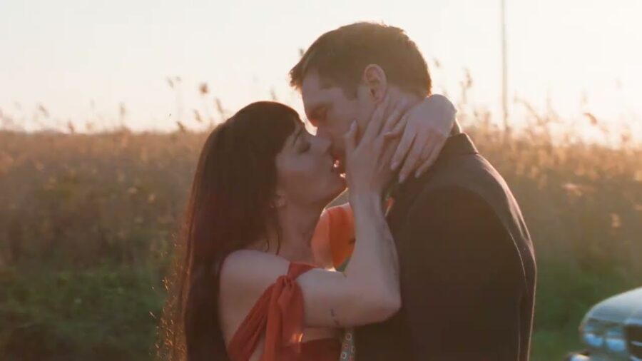 Οι Dakota Johnson και Alexander Skarsgård υπογράφουν το νέο κεφάλαιο του οίκου Valentino