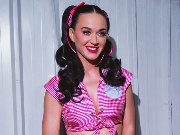 Katy Perry: Συνεχίζει τις διακοπές της στη Μύκονο και ζει το απόλυτο ελληνικό καλοκαίρι