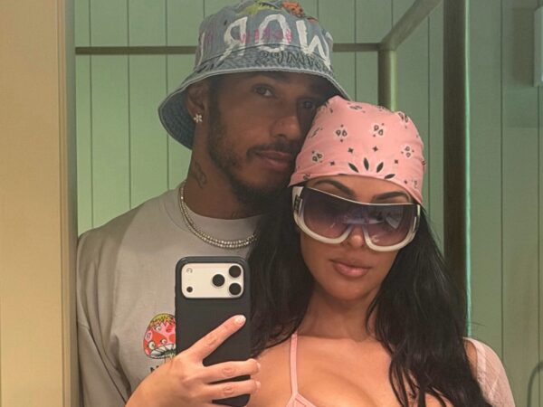 Kim Kardashian: Οι τρυφερές φωτογραφίες αγκαλιά με τον Lewis Hamilton σε εξωτικό προορισμό