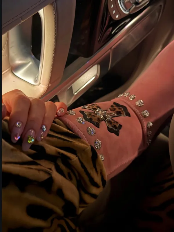kylie_jenner_crystal_nails1