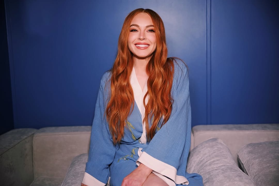 Η Lindsay Lohan άφησε πίσω το ξανθό και επέστρεψε στο iconic ginger look