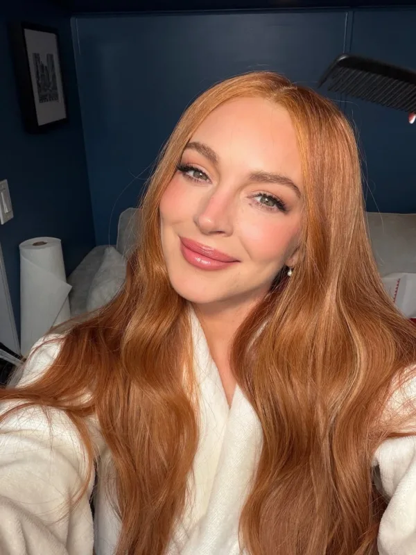 https://www.instagram.com/lindsaylohan/
