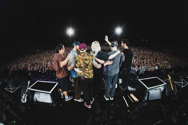 https://www.instagram.com/linkinpark/