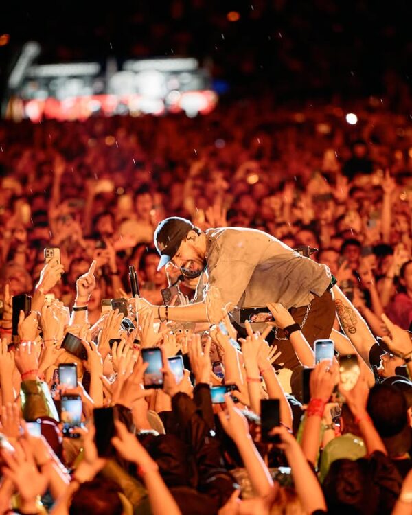 https://www.instagram.com/linkinpark/