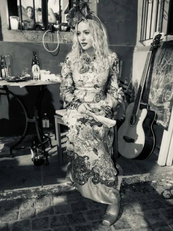 https://www.instagram.com/madonna/