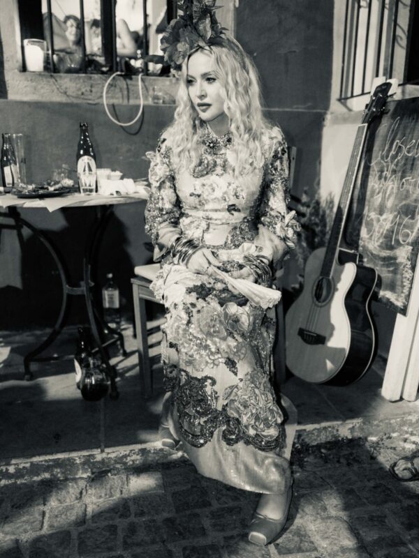 https://www.instagram.com/madonna/