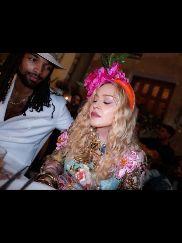 https://www.instagram.com/madonna/