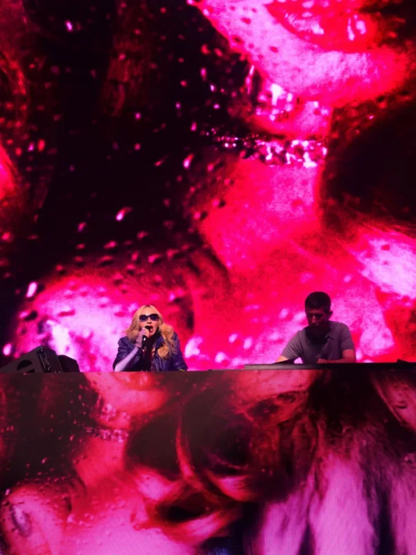 https://www.instagram.com/madonna/
