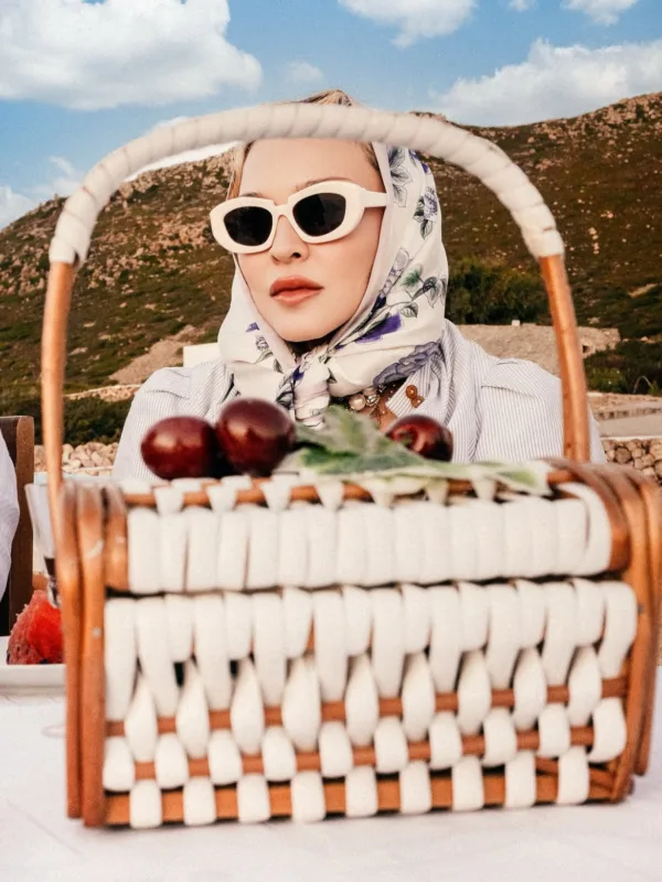 https://www.instagram.com/madonna/