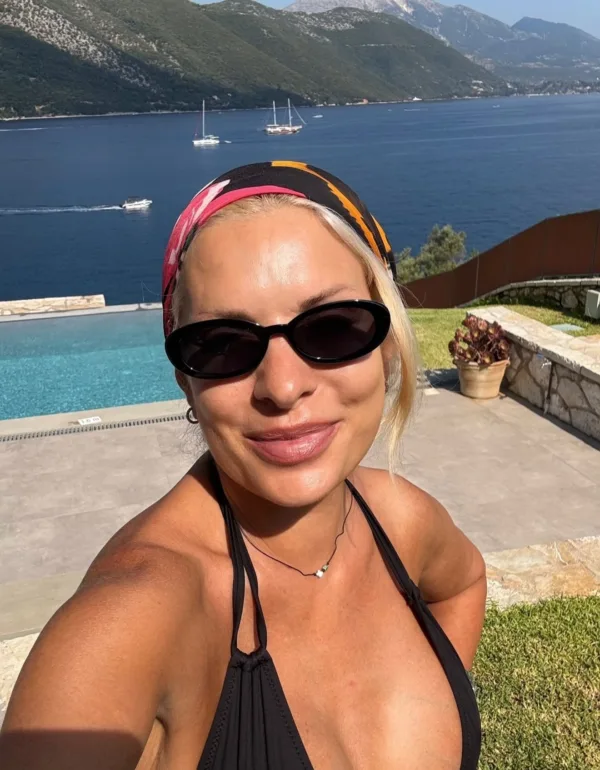 https://www.instagram.com/elenimenegaki/