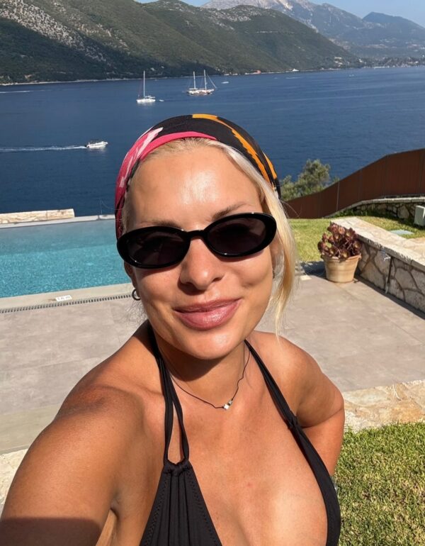 https://www.instagram.com/elenimenegaki/