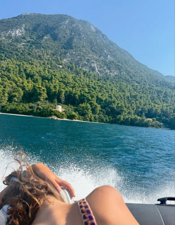 https://www.instagram.com/elenimenegaki/