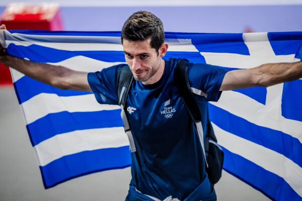 Μίλτος Τεντόγλου: Ξανά «χρυσός» με 8,44 μ. – Η viral αντίδρασή του όταν ξέχασε το μετάλλιο