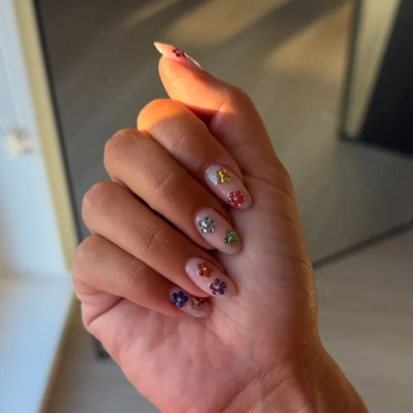 https://www.instagram.com/rachelsuenails/