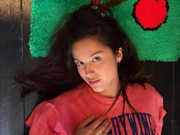 Olivia Rodrigo: To «drop dead» έσπασε το φράγμα των 400 εκατ. streams στο spotify
