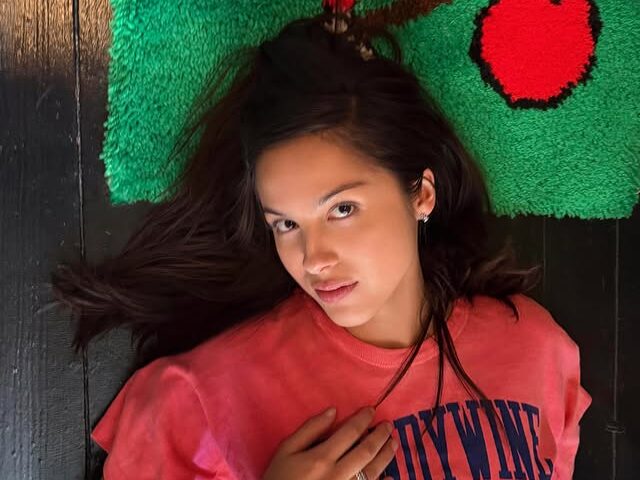 Olivia Rodrigo: To «drop dead» έσπασε το φράγμα των 400 εκατ. streams στο spotify