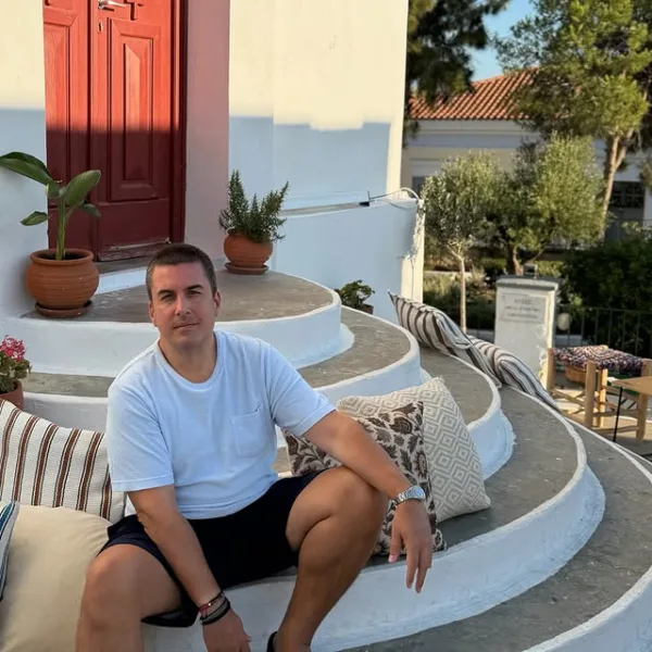 https://www.instagram.com/panoskatsaridis/