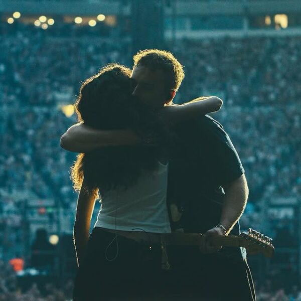 Το «Rein me in» γράφει ιστορία: Οι Olivia Dean και Sam Fender έσπασαν ρεκόρ 73 ετών