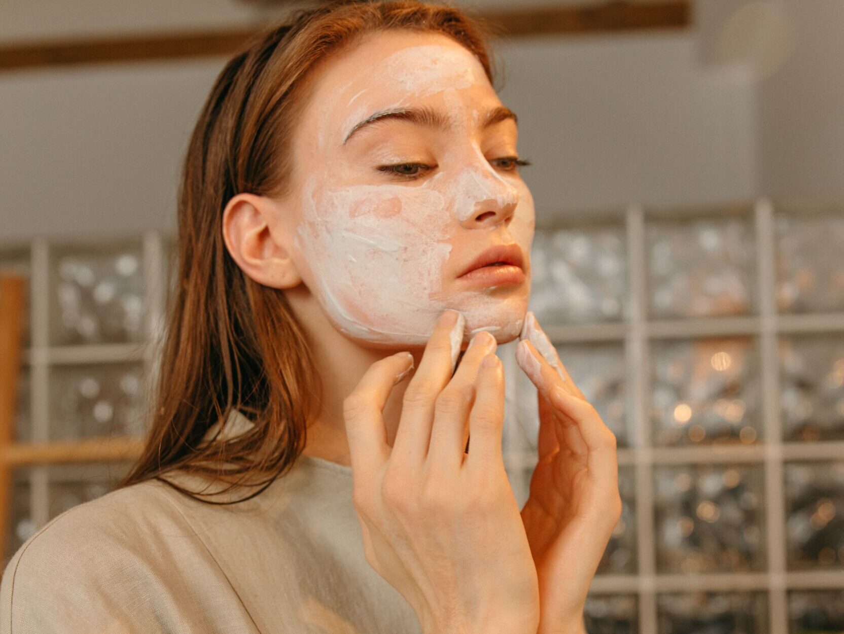 3 DIY beauty hacks που θα λατρέψουν το δέρμα και η τσέπη σου