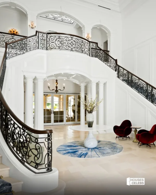 https://www.instagram.com/housesofcelebs/