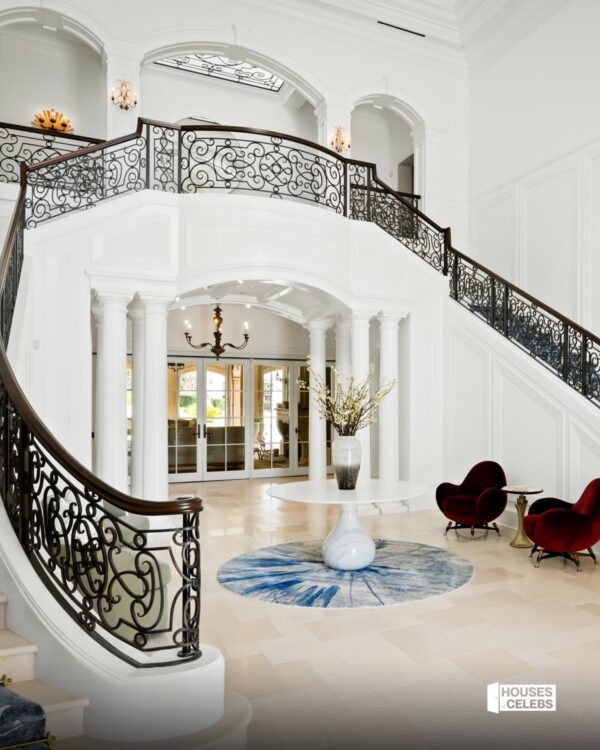 https://www.instagram.com/housesofcelebs/