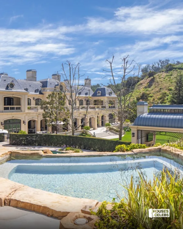 https://www.instagram.com/housesofcelebs/