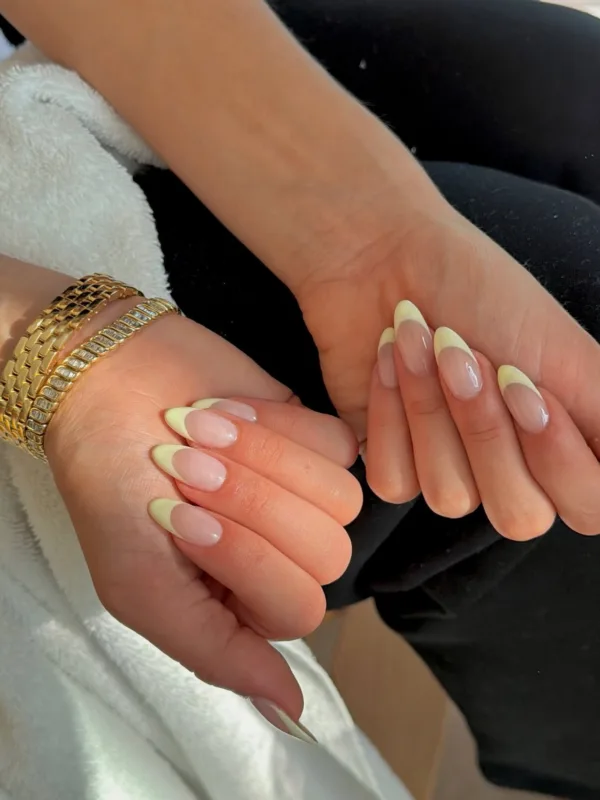 https://www.instagram.com/nailsxanalysse/