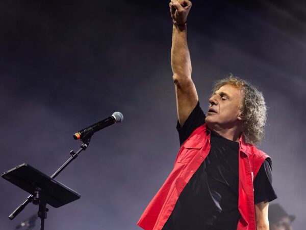 Ο Βασίλης Παπακωνσταντίνου ακυρώνει το υπόλοιπο της περιοδείας του – Τι συνέβη