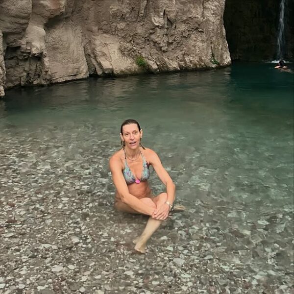 https://www.instagram.com/zetadouka/