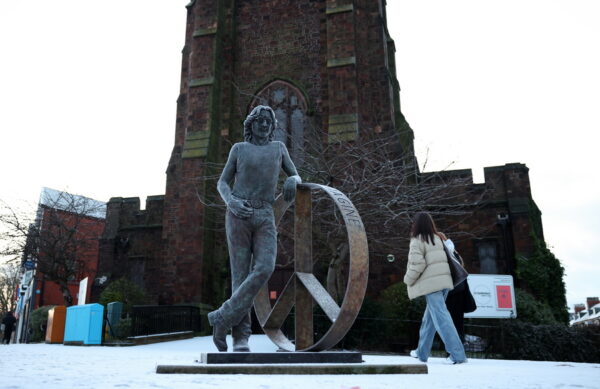 John Lennon: Το εμβληματικό άγαλμα της Penny Lane πωλείται σε δημοπρασία για 100.000 λίρες