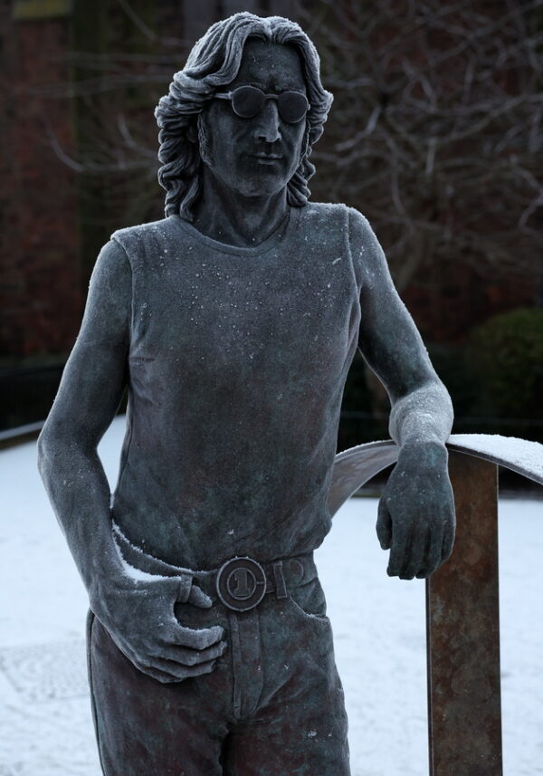 &Tau;&omicron; &epsilon;&mu;&beta;&lambda;&eta;&mu;&alpha;&tau;&iota;&kappa;ό ά&gamma;&alpha;&lambda;&mu;&alpha; &tau;&omicron;&upsilon; John Lennon &sigma;&tau;&eta;&nu; Penny Lane, &kappa;&alpha;&lambda;&upsilon;&mu;&mu;έ&nu;&omicron; &mu;&epsilon; &pi;ά&chi;&nu;&eta;, &pi;&omega;&lambda;&epsilon;ί&tau;&alpha;&iota; &sigma;&epsilon; &delta;&eta;&mu;&omicron;&pi;&rho;&alpha;&sigma;ί&alpha; &gamma;&iota;&alpha; 100.000 &lambda;ί&rho;&epsilon;&sigmaf;.