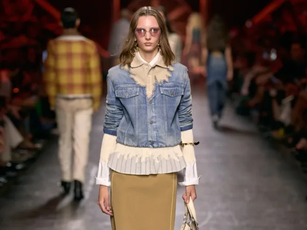 Diesel SS27: Το «αντίο» του Glenn Martens έμοιαζε με ένα μεγάλο rave party στο Μιλάνο