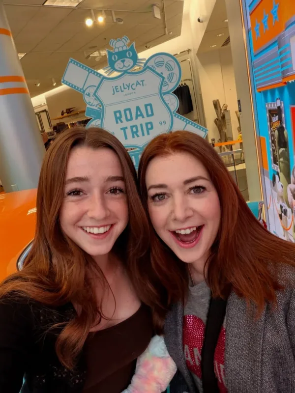 https://www.instagram.com/alysonhannigan/?hl=el