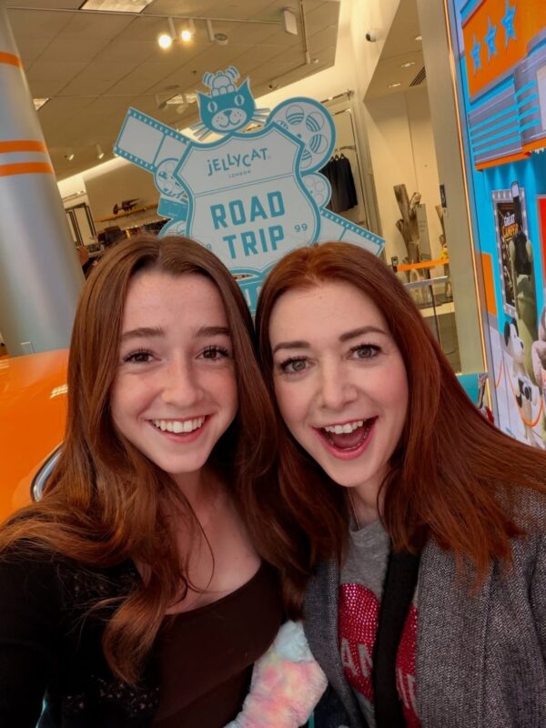 https://www.instagram.com/alysonhannigan/?hl=el