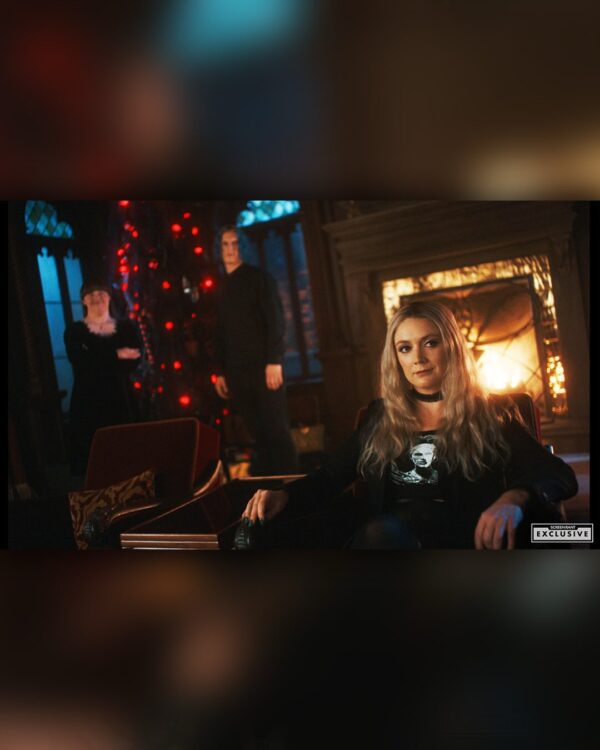 Η Emma Roberts σε σκηνή από το American Horror Story 13, με το νέο trailer να θυμίζει iconic στιγμές της σειράς.
