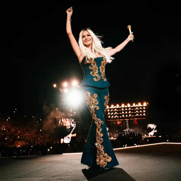 https://www.instagram.com/annavissiofficial/