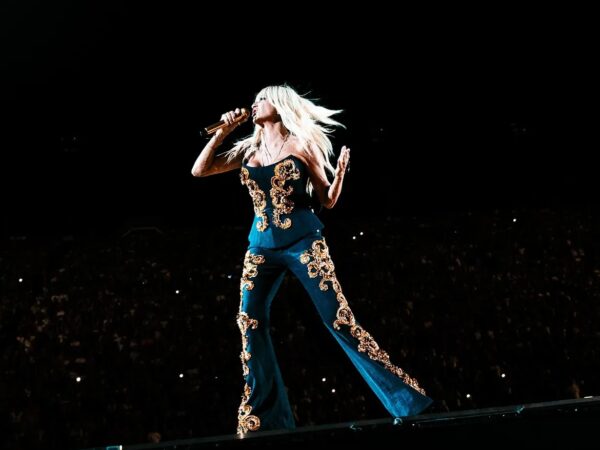 https://www.instagram.com/annavissiofficial/