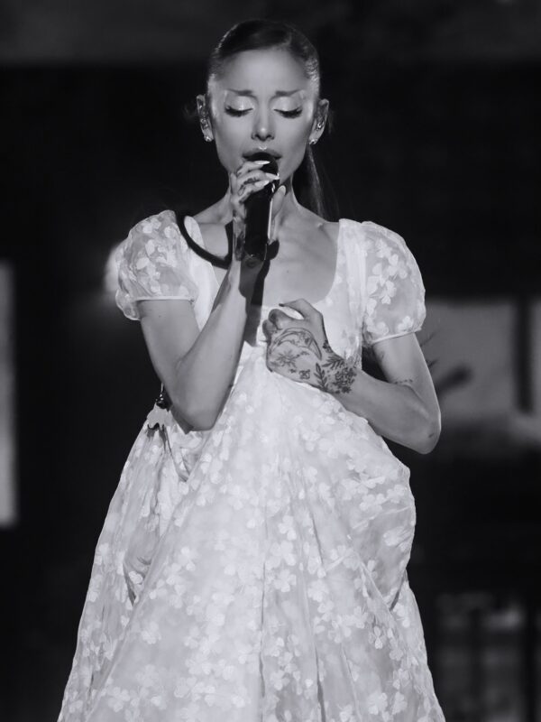 https://www.instagram.com/arianagrande/