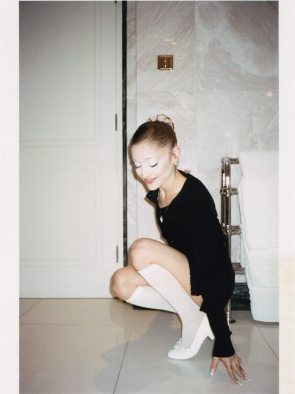 https://www.instagram.com/arianagrande/