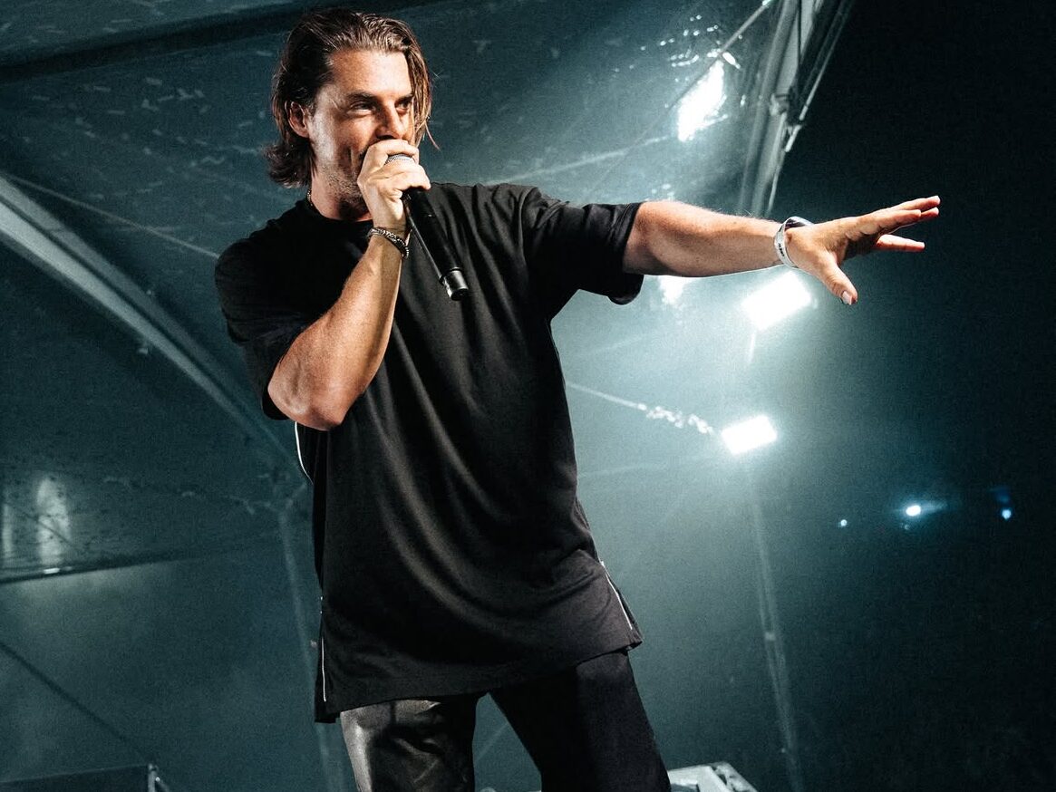 Ο Σουηδός superstar Axwell ξεσήκωσε με Κωνσταντίνο Αργυρό – Απίστευτη στιγμή στο ΟΑΚΑ