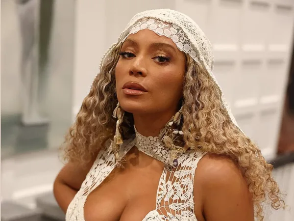 https://www.instagram.com/beyonce/