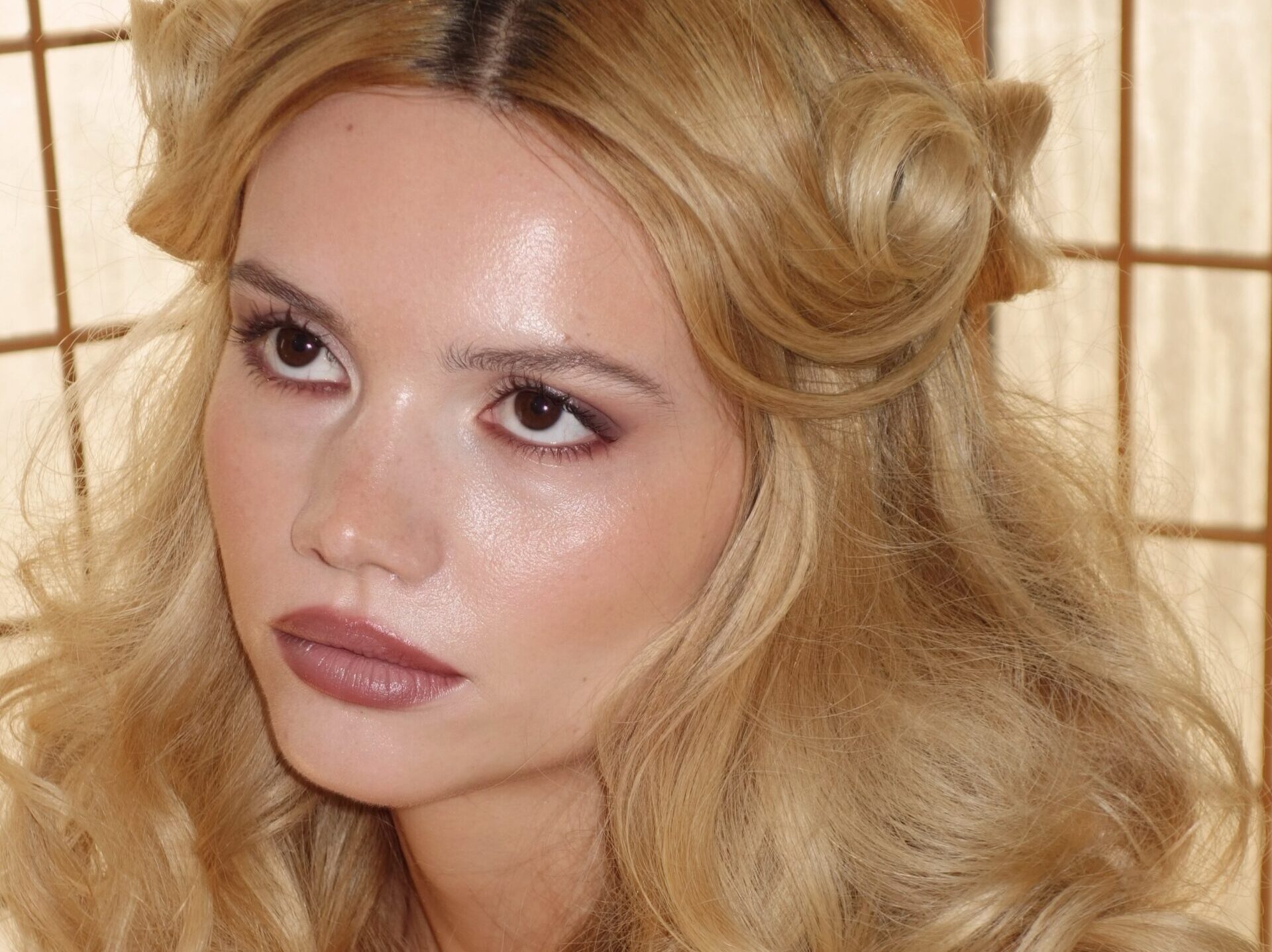 Diffused makeup: Η νέα τάση στο μακιγιάζ θέλει φυσική ομορφιά και ανεπιτήδευτη πολυτέλεια