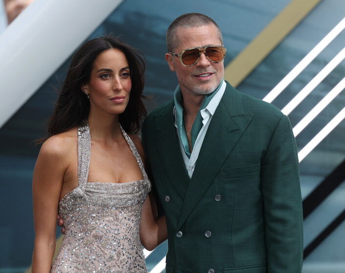 Brad Pitt και Ines de Ramon μαζί στο κόκκινο χαλί – Η εμφάνιση που μαγνήτισε τα βλέμματα