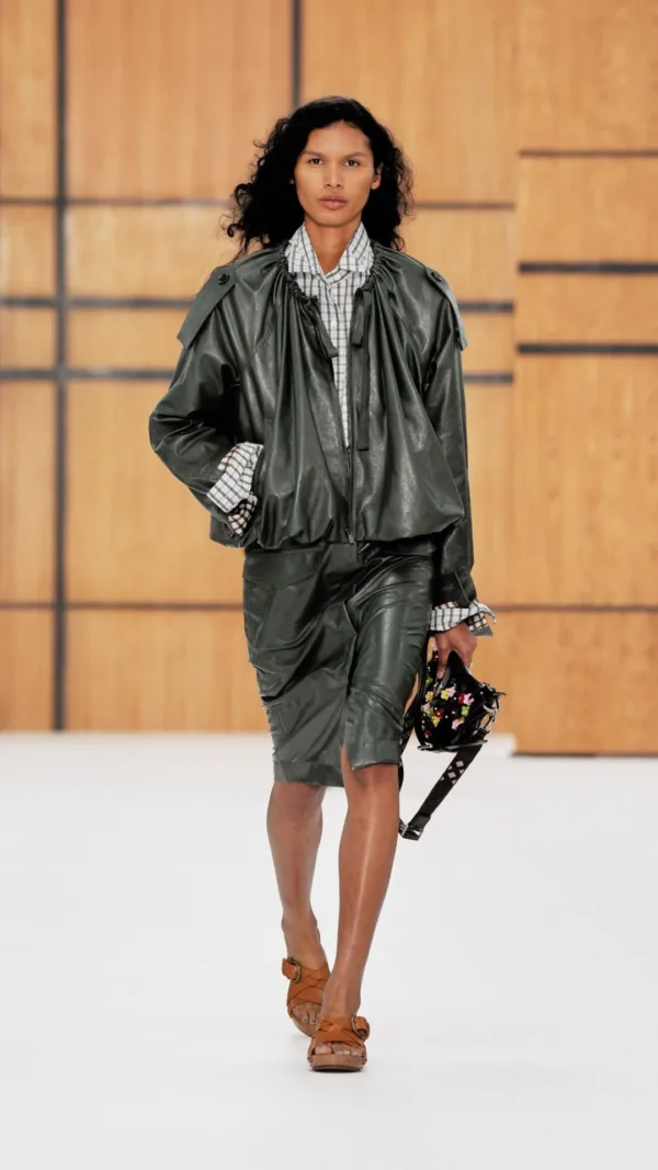 https://www.instagram.com/burberry/
